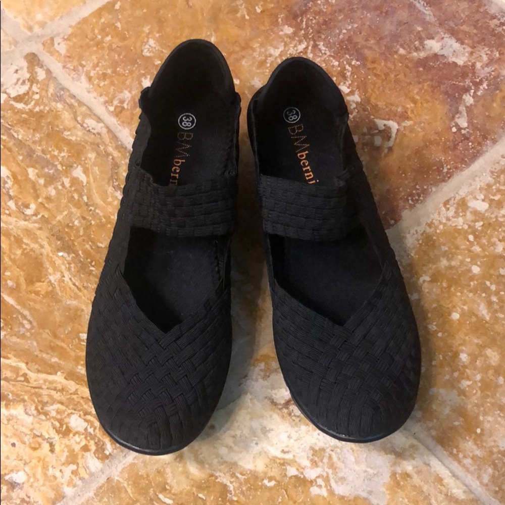 NWOT Bernie Mev Luila wedge. Size 38/fits like 7.5
